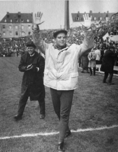 100 великих футбольных тренеров
