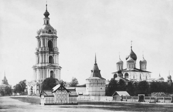 Москва про Романовых