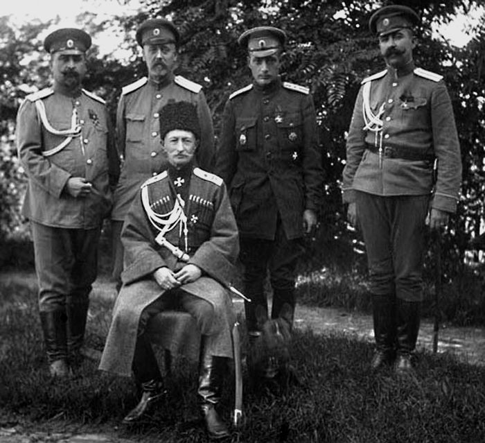 Три цвета знамени. Генералы и комиссары. 1914–1921
