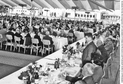 Uncivil Society: 1989 and the Implosion of the Communist Establishment