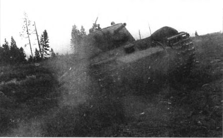 Тяжелый танк КВ в бою