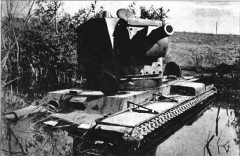 Тяжелый танк КВ в бою